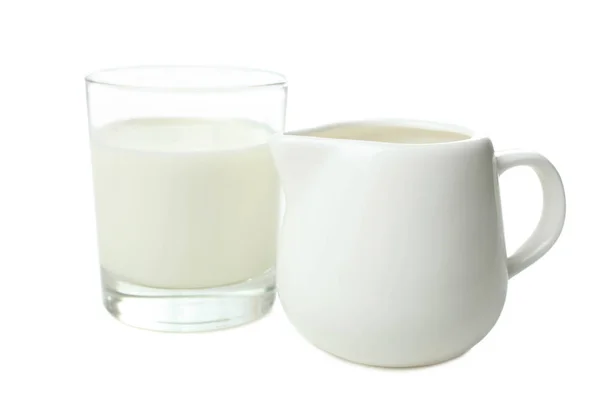 Glas Milch Und Weiße Milchkanne Isoliert Auf Weiß — Stockfoto