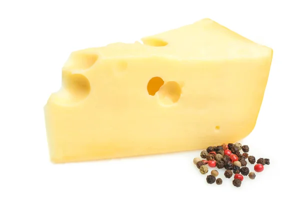一个三角形一块坚硬黄色 Maasdam 奶酪和混合辣椒查出在白色 — 图库照片