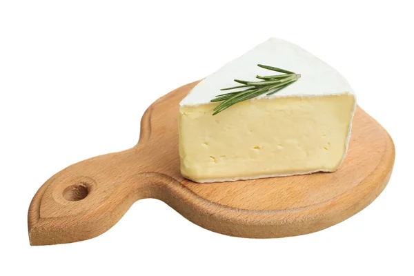 Jeden Trojúhelníkový Kus Jemný Bílý Sýr Camembert Rozmarýnem Dřevěném Prkénku — Stock fotografie