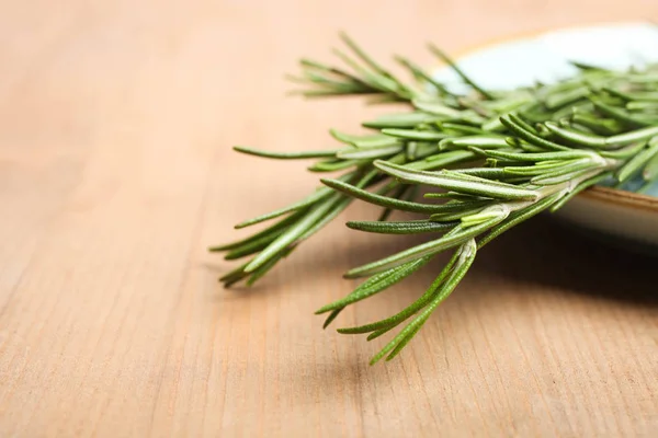 Fresh Green Rosemary Branch Plate Wooden Background Concept Medicine Copy — Stock Photo, Image