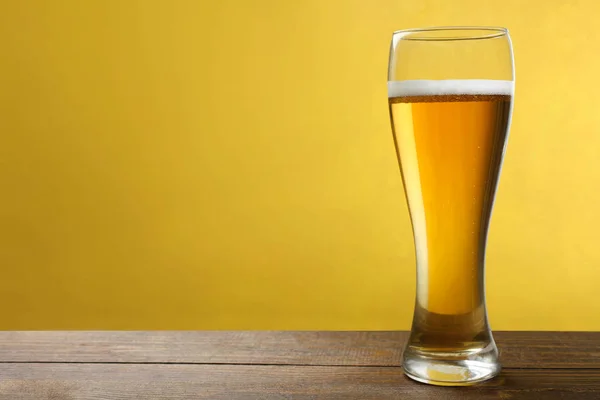 Üveg csésze világos sör — Stock Fotó