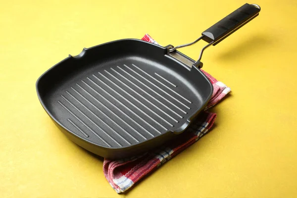 Mpty grill pan, tapadásmentes bevonattal — Stock Fotó