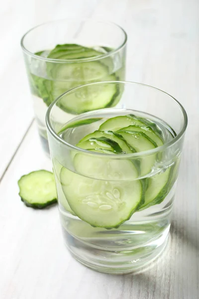 Víz-és uborka üvegből — Stock Fotó