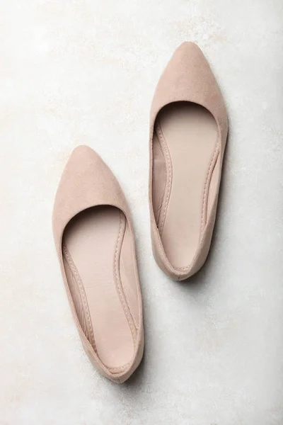 Klassiska fashionabla våren kvinnors mocka skor — Stockfoto