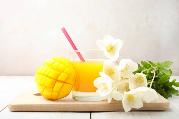 Reife saftige Mango — Stockfoto