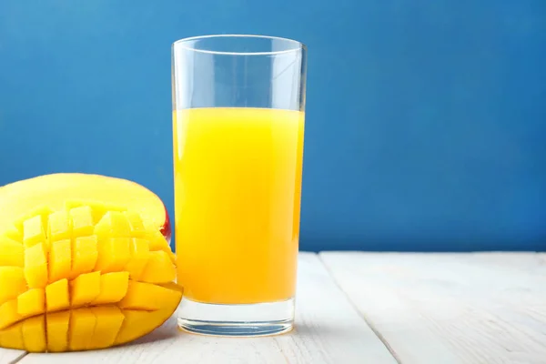 Mogen saftig mango — Stockfoto