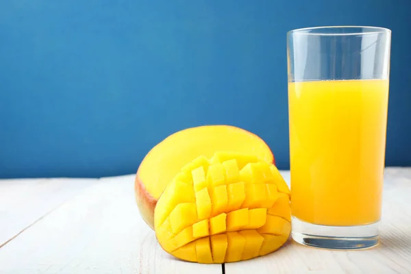 Mogen saftig mango — Stockfoto