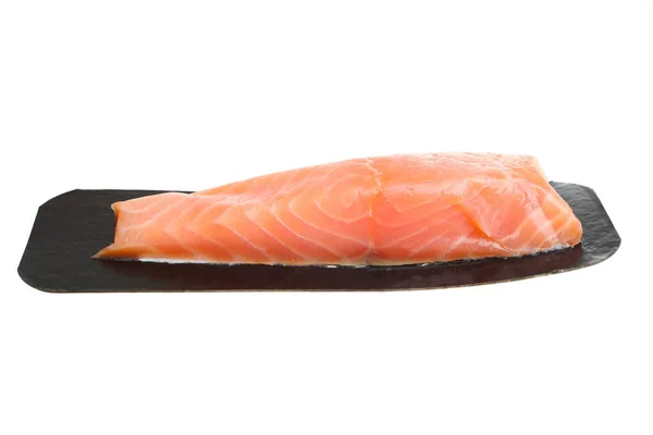 Рибне філе лосося або форелі — стокове фото