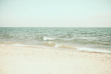 Güzel deniz ve mavi gökyüzü