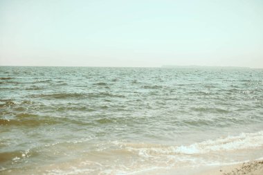 Güzel deniz ve mavi gökyüzü