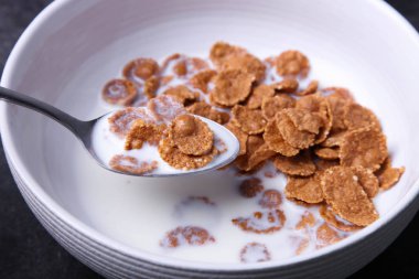 Kuru tahıl gevreği