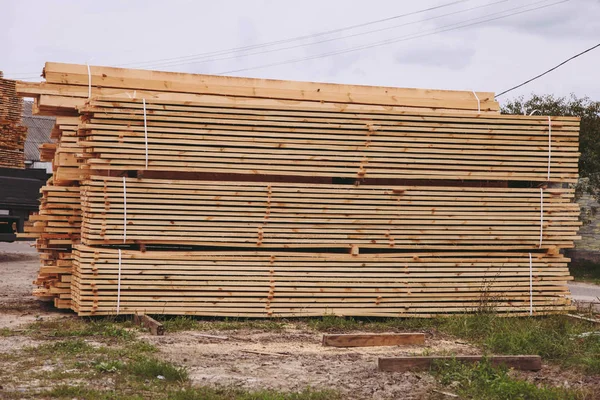 Sliced and folded wooden boards — Stock Photo, Image