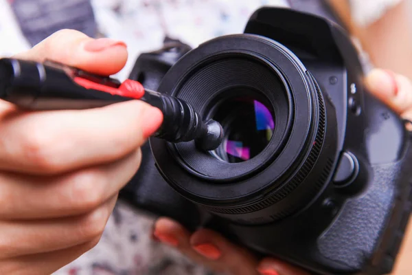 Kamera lensi için temizleme kalemi — Stok fotoğraf