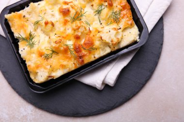 Plastik kasede fırında karnabahar 