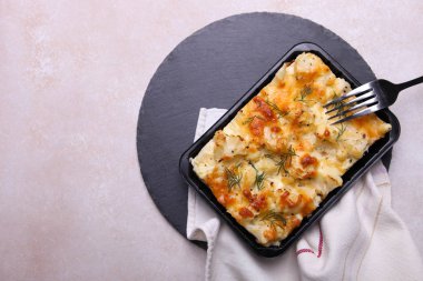 Plastik kasede fırında karnabahar 