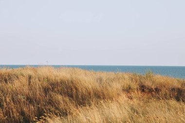 Deniz manzaralı güzel bir manzara.