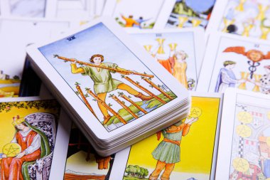 Masada Tarot kartları var..