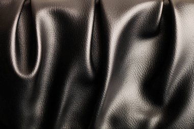 Siyah bir kadının deri çantasının dokusu..