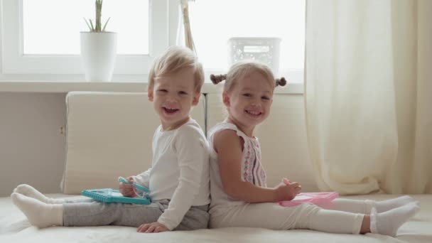 Familie Zuigeling Onderwijs Mentale Ontwikkeling Concepten Een Schattige Kleine Drie — Stockvideo