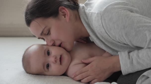 Geneeskunde Gezondheidszorg Familie Onschuld Kindergeneeskunde Geluk Baby Concepten Jonge Gelukkige — Stockvideo