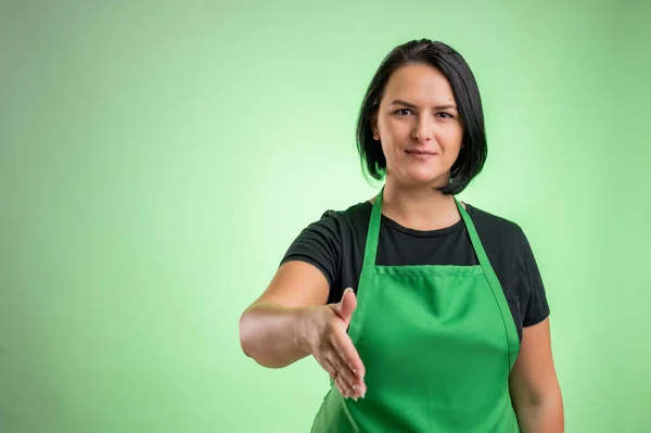 Cuoca Con Grembiule Verde Shirt Nera Stretta Mano Isolata Sfondo — Foto Stock