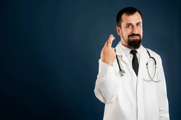 Ritratto Medico Maschio Con Stetoscopio Uniforme Medica Che Mostra Buona — Foto Stock