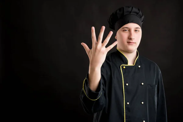 Retrato Hombre Joven Vestido Con Traje Chef Negro Contando Cinco — Foto de Stock