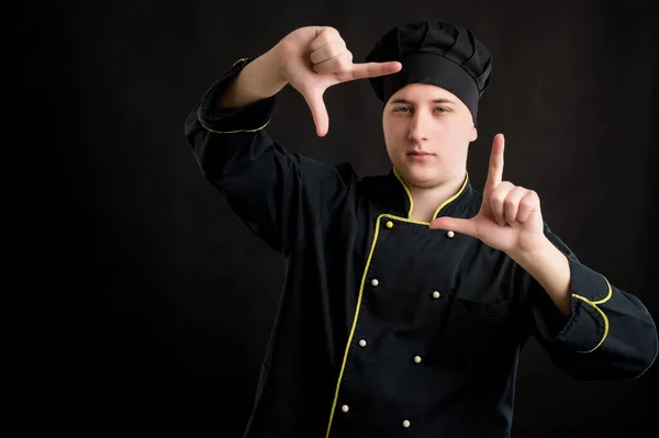 Retrato Hombre Joven Vestido Con Traje Chef Negro Enmarcando Posando — Foto de Stock