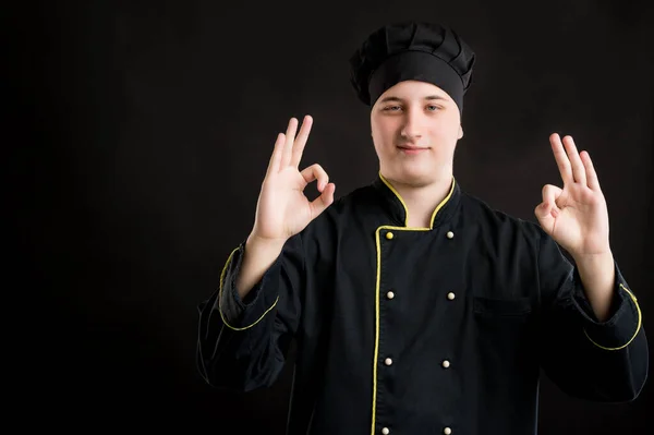 Retrato Hombre Joven Vestido Con Traje Chef Negro Que Muestra — Foto de Stock