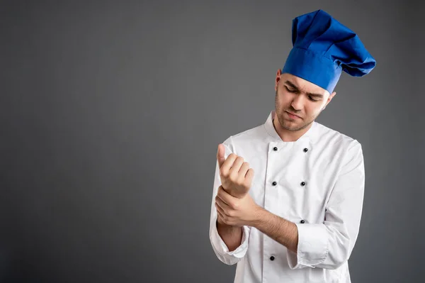 Retrato Jovem Sexo Masculino Vestido Com Terno Chef Branco Tem — Fotografia de Stock