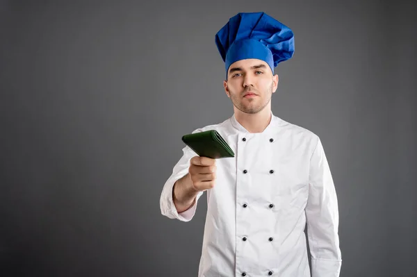 Retrato Jovem Sexo Masculino Vestido Com Terno Chef Branco Dar — Fotografia de Stock