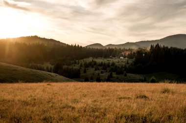 Izvoare 'de güzel bir gün batımı, Maramures Dağı