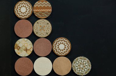 Olarak birçok blok etrafında siyah beton duvara grunge tasarım renkli desen çevrelerin. ev dekorasyon için için dış tasarım.