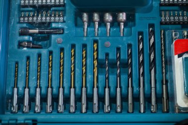 Elektrik onarım araçları, matkap burguları ve Matkap burguları, biti ayarlı matkap