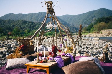   Nehir yakınlarındaki Bohoshik (Yaz saati)