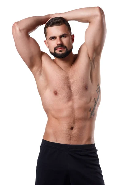 Hombre musculoso guapo sobre fondo aislado muestra su cuerpo. Cuerpo de deportistas. Concepto deportivo — Foto de Stock