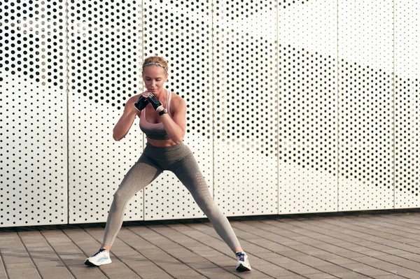 Starke Athletische Frau Sportbekleidung Die Freien Sport Treibt Sportler Beim — Stockfoto