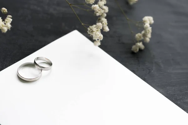 Gypsophila Branches White Gold Wedding Rings Card Wedding Invitation White — Stock Photo, Image