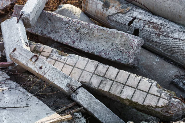 Yığın Bozuk Beton Bloklar Kazık Borular — Stok fotoğraf