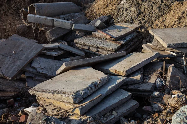 Bozulmamış Kırılmış Beton Bloklar Yığınlar — Stok fotoğraf
