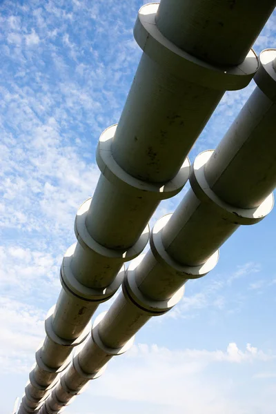 Sección Elevada Las Tuberías Contra Cielo Nublado — Foto de Stock