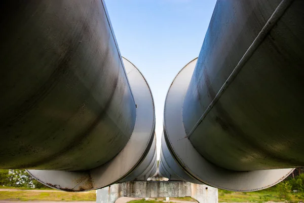 Close Two Elevated Parallel Pipelines — Stock Photo, Image