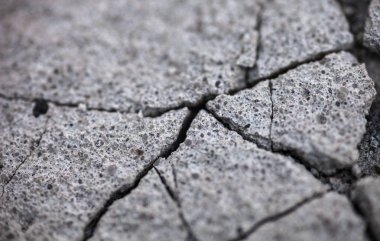 Çatlak beton yüzeyi kapatın..