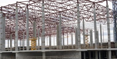 İnşaat alanı. Yeni binanın çerçevesi.