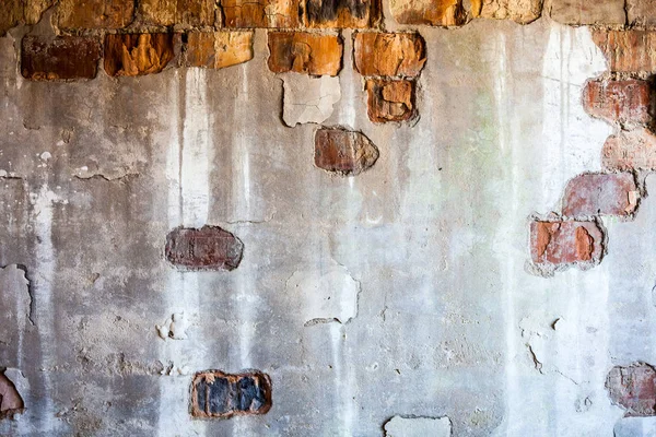 Стара Цегляна Стіна Пошкодженою Штукатуркою — стокове фото