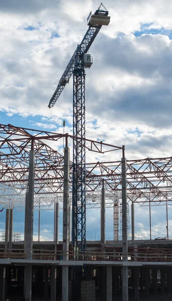 Baustelle Gerüst Des Neubaus Und Turmdrehkran Darüber — Stockfoto