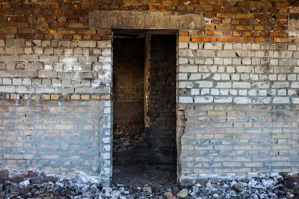 Abertura Porta Dentro Antigo Edifício Tijolos Ruínas — Fotografia de Stock