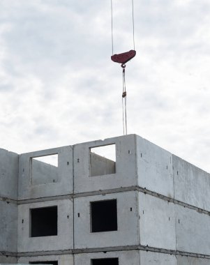 Bina ve Kule Vinç kanca inşaat alanı üzerine beton