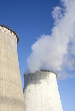 Soğutma kuleleri santral Kiev (Ukrayna içinde).