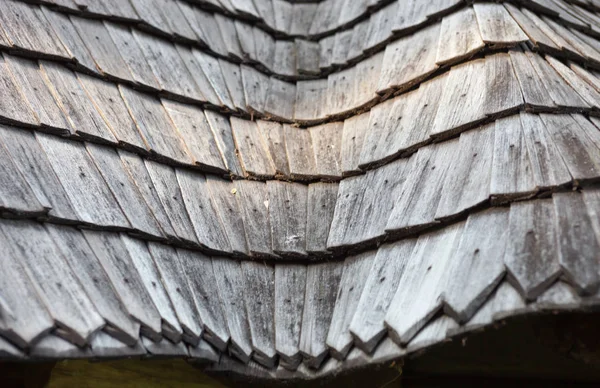 Stará Dřevěná Šindelová Střecha Zavřít — Stock fotografie
